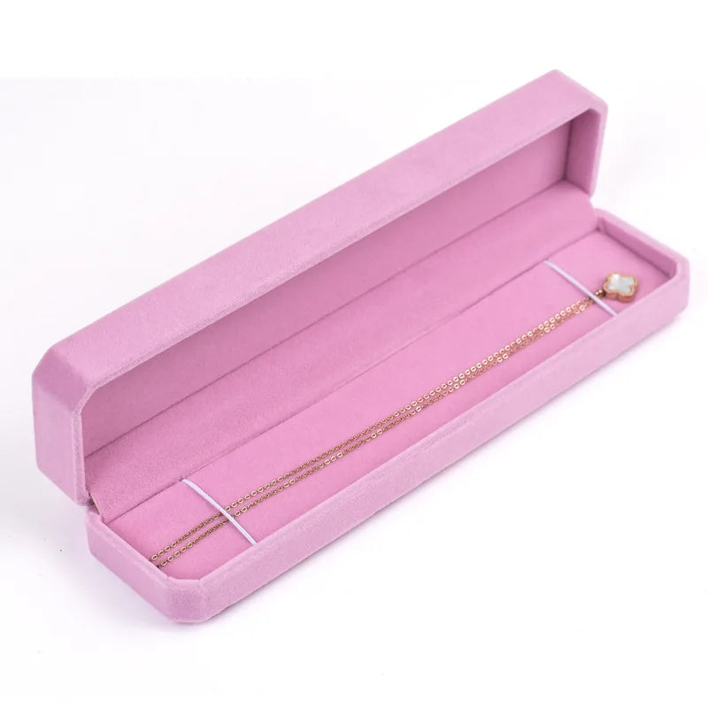 Boîte à collier en velours